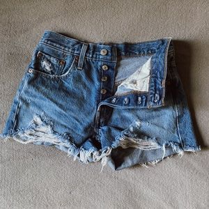 ✨Levi’s Jean Shorts ✨🌿